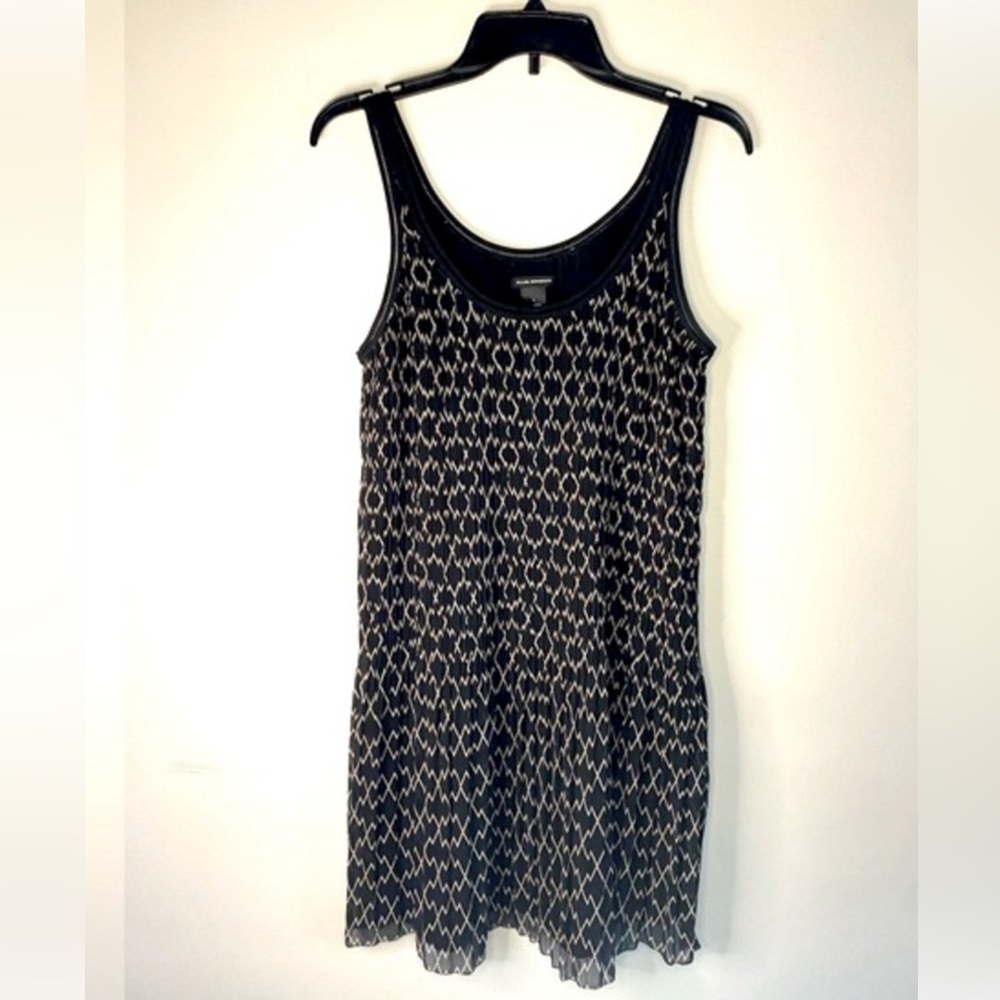Club monaco Black and White pleated dress